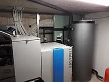Пелетен котел Easypell 32 kW с буфер HSP500, паралелно с котел на твърдо гориво