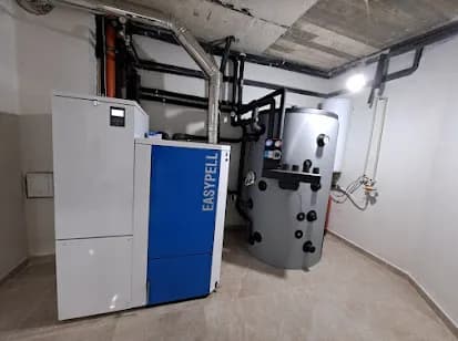 Пелетен котел Easypell с буфер Pelleaqua 800 л, солар и подово отопление